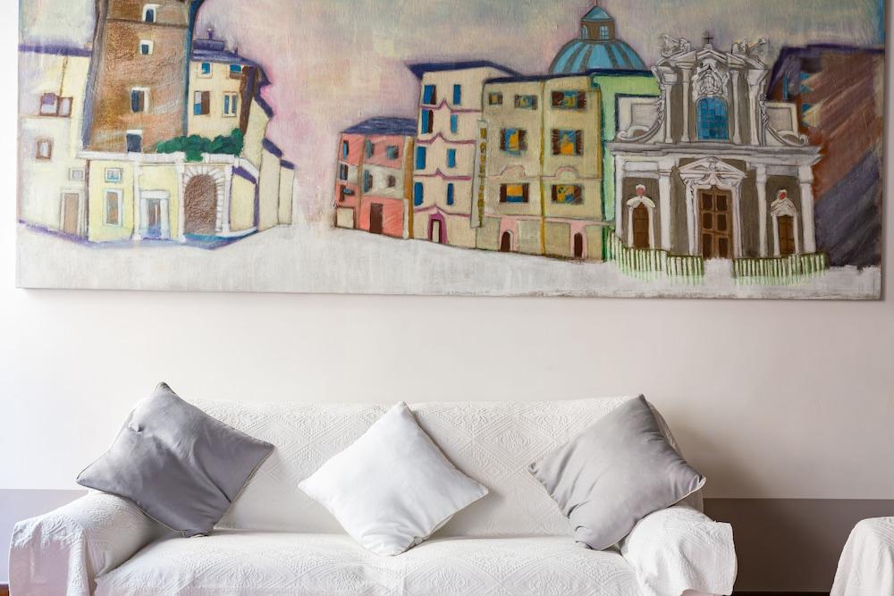 Avila Palace at Piazza Navona - Living Area