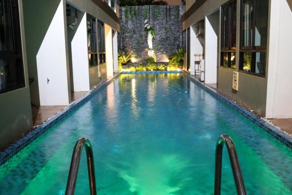 The Pool Resort - Outdoor Pool