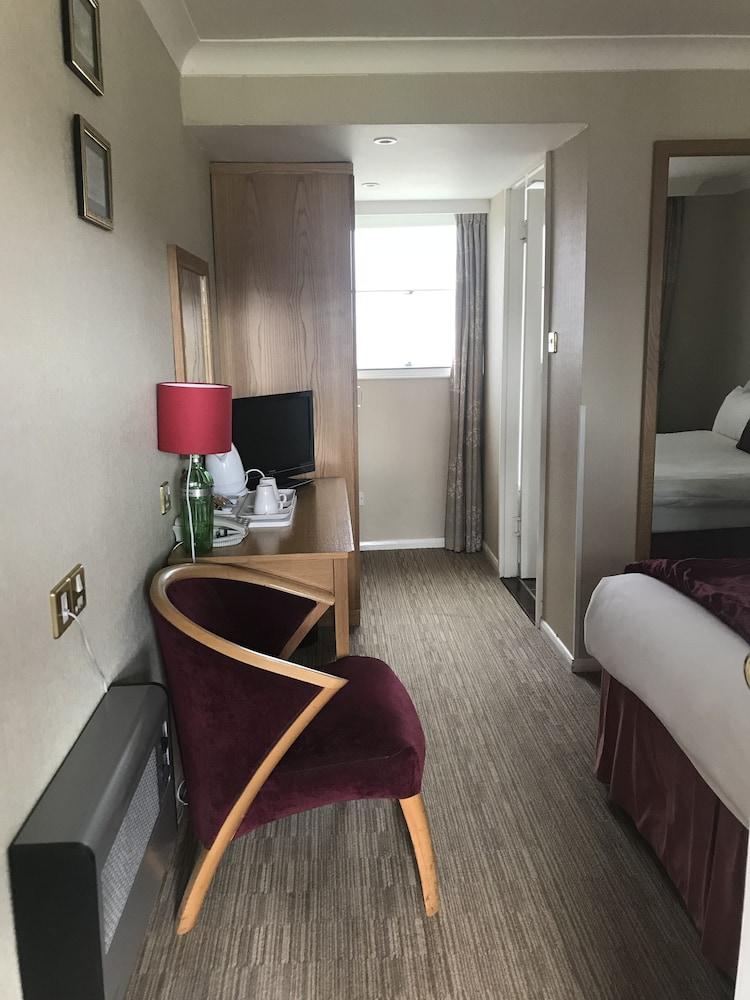 OYO The Rivenhall Hotel - Room