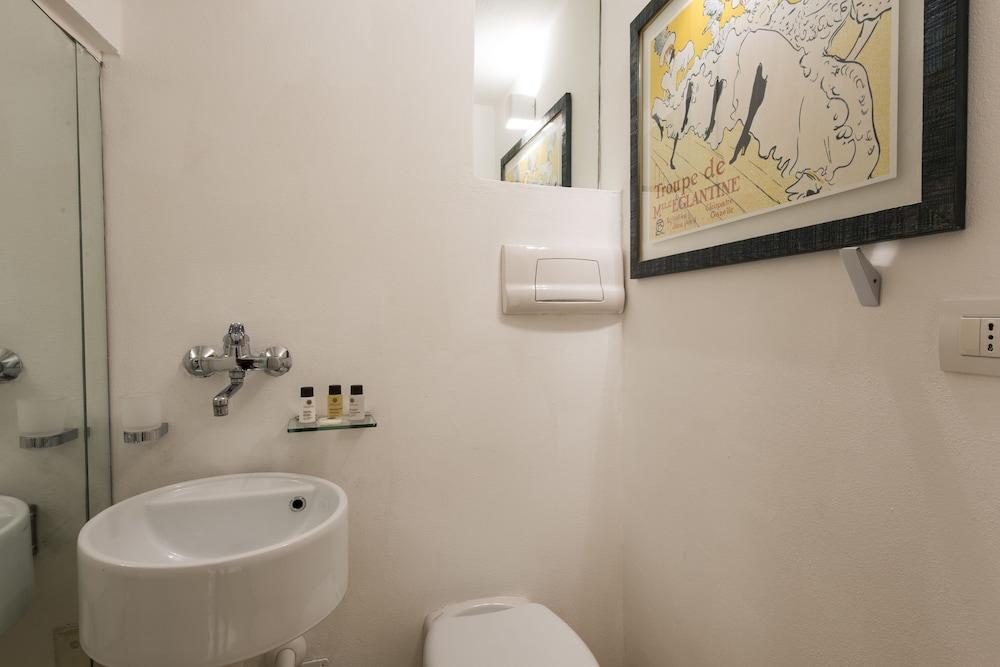 Via Cerva - RentClass Alba - Bathroom
