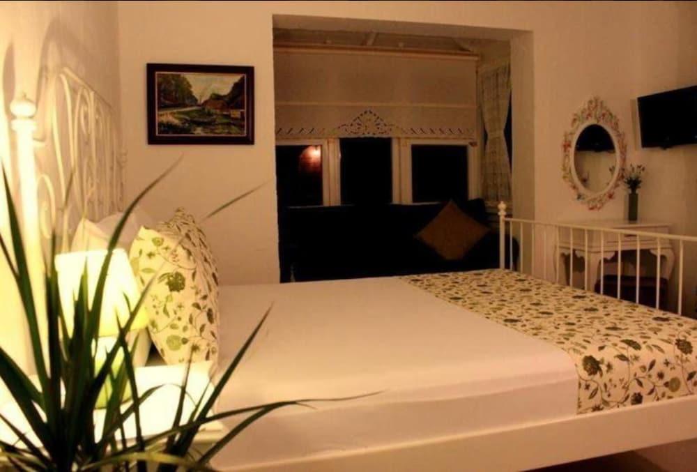 Adelfia Hotel - Guestroom