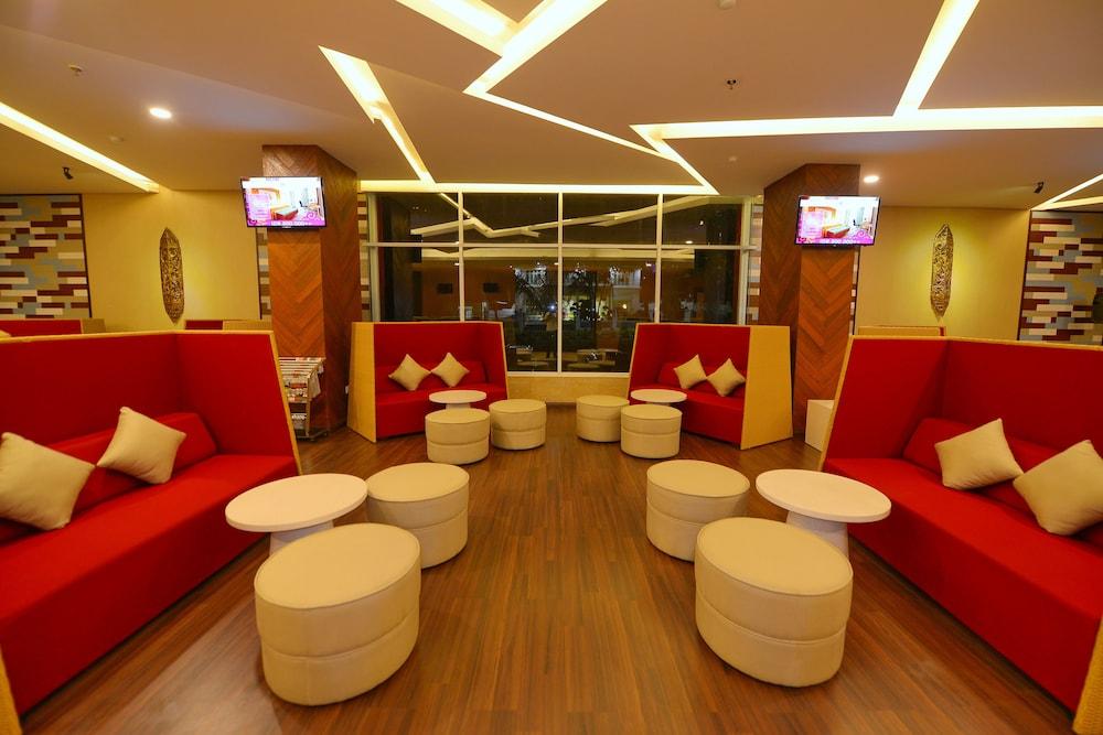 Grand Tjokro Balikpapan - Lobby Sitting Area