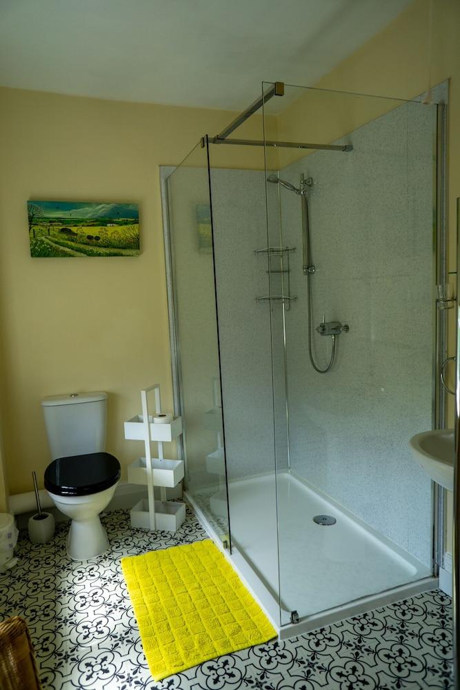 No. 21 Guest Accommodation - Bathroom