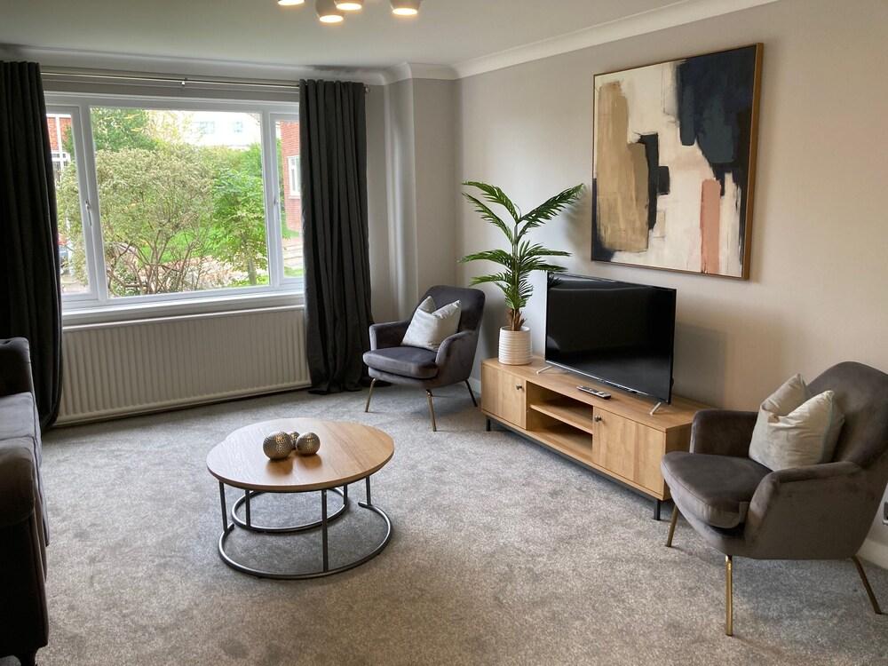Leeward House - Donnini Apartments - Living Area