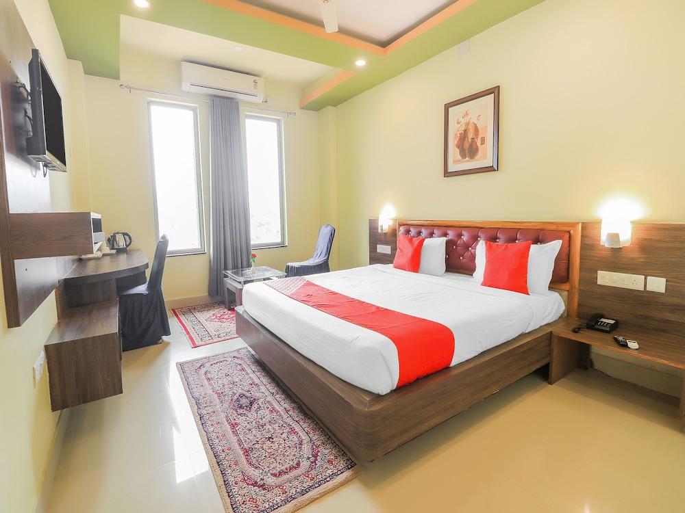 OYO 7583 Hotel Suraj Palace 1 - Featured Image