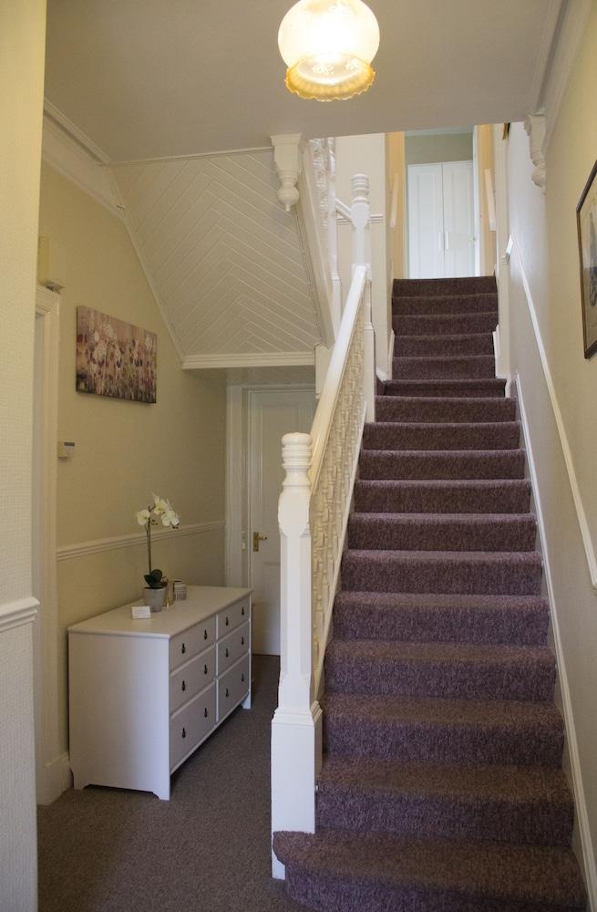 Hazeldene Guest House - Interior Entrance