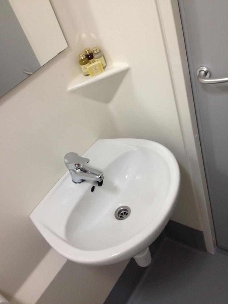 Portsburgh Court - Campus Accommodation - Bathroom