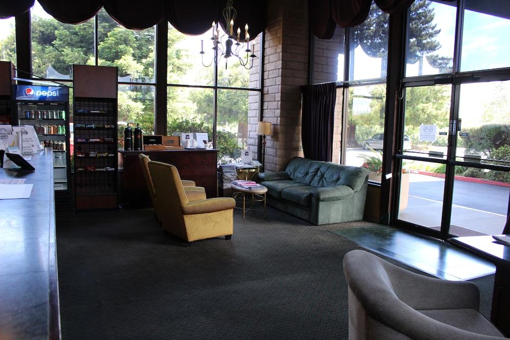 Days Inn & Suites by Wyndham Sunnyvale - Interior Entrance