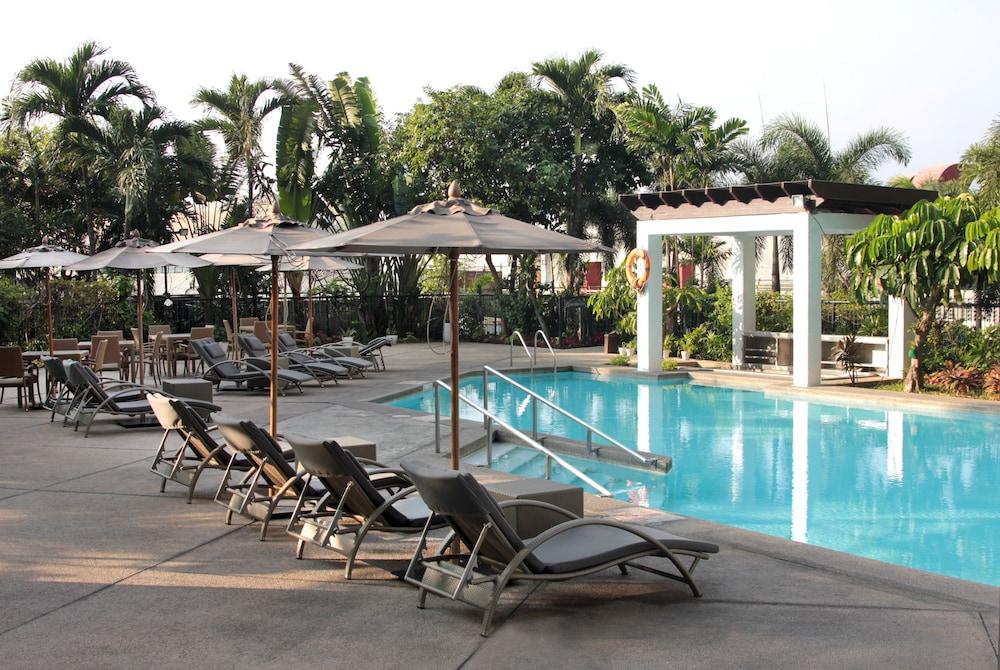 Holiday Inn Manila Galleria, an IHG Hotel - Outdoor Pool