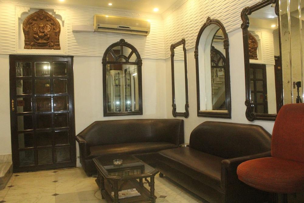 Hotel Heera - Lobby Sitting Area