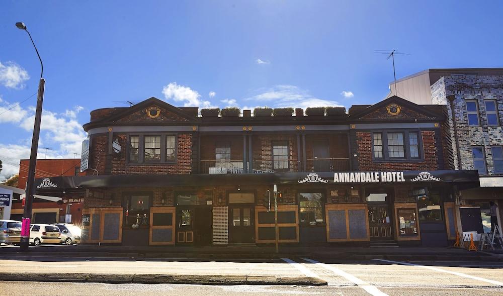 Annandale Hotel - Hotel Front