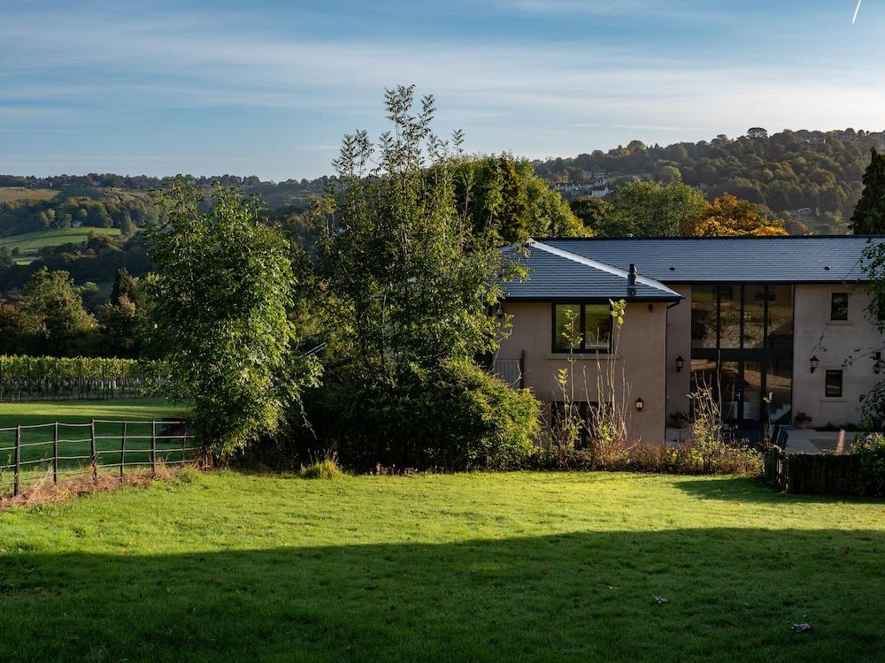 Woodchester Valley House - Property Grounds