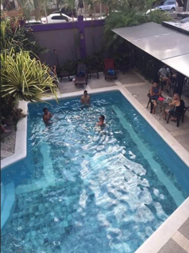 Colours LGBTIQ Boutique Hotel & Hostal Coliving - Outdoor Pool