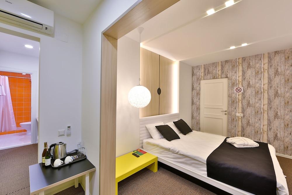 iO Hotel - Room