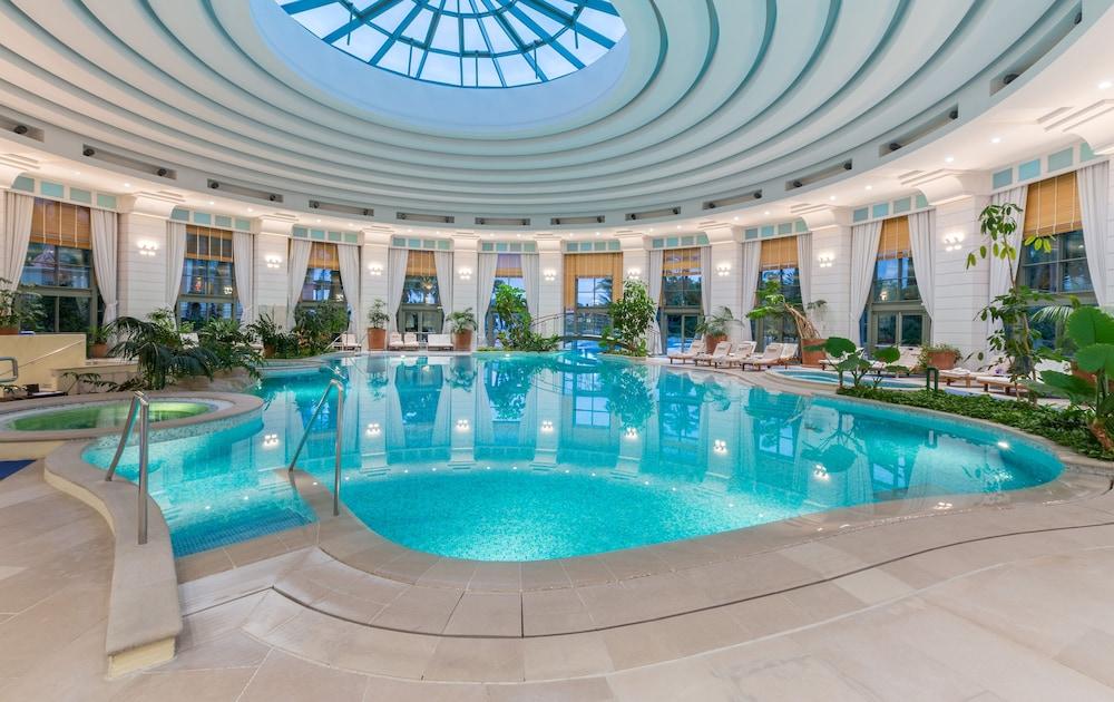 Monte-Carlo Bay Hotel & Resort - Pool