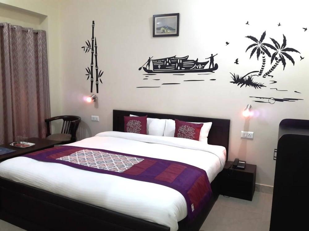 Hotel Avlokan - Near Kainchi Dham Mandir - Room