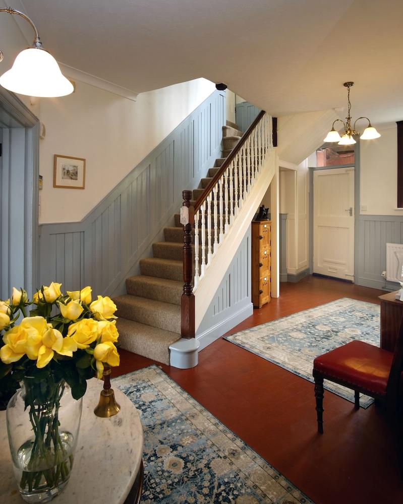 Exmoor House - Guest House - Interior Entrance