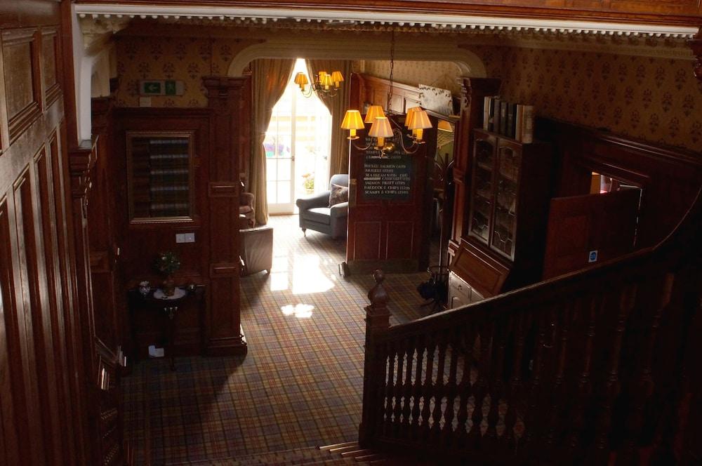 Mansfield Castle Hotel - Interior Entrance