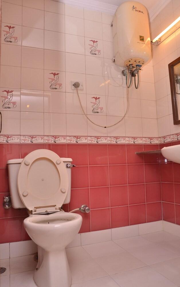 Prem Sagar Guest House - Bathroom