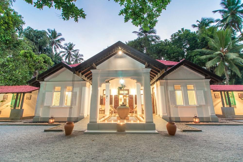 The Pineapple Villa - Featured Image