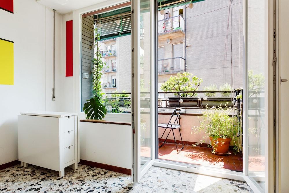 Mondrian Apartment in Milan - Balcony