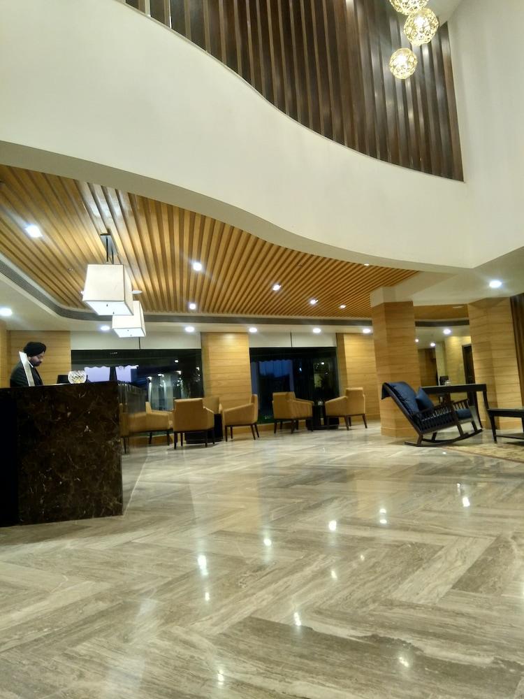 Country Inn & Suites By Radisson Jammu - Reception