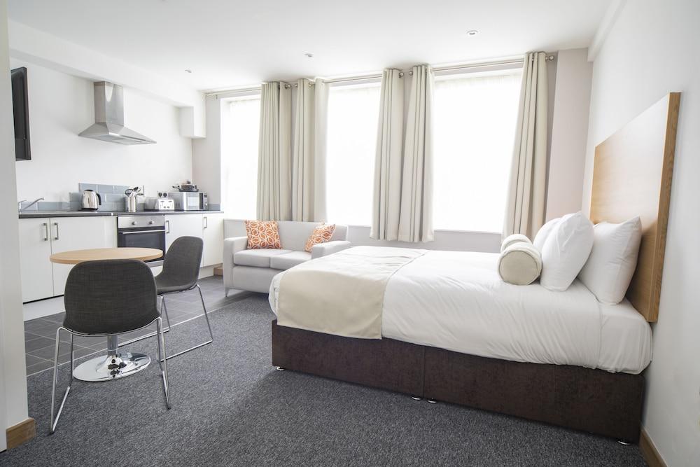 Wellington Apartments - Room