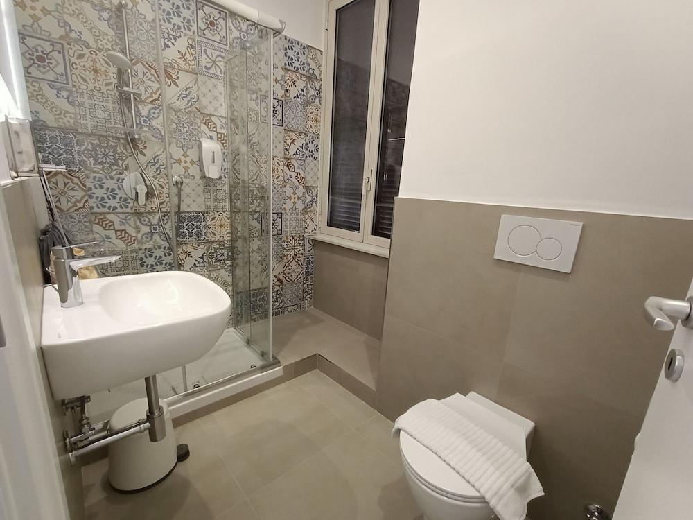 Salus Inn - Bathroom