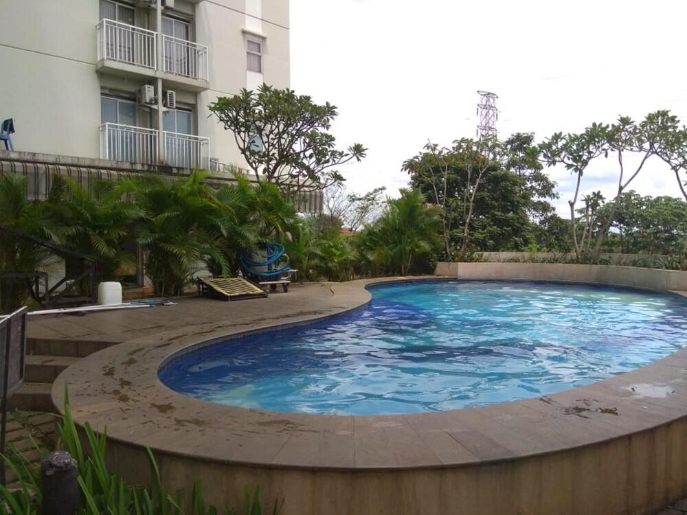 Homey And Minimalist 2Br At Bogor Valley Apartment - Pool
