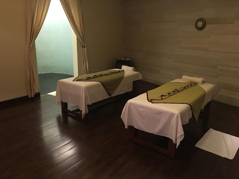 Novotel Hyderabad Airport Hotel - Treatment Room