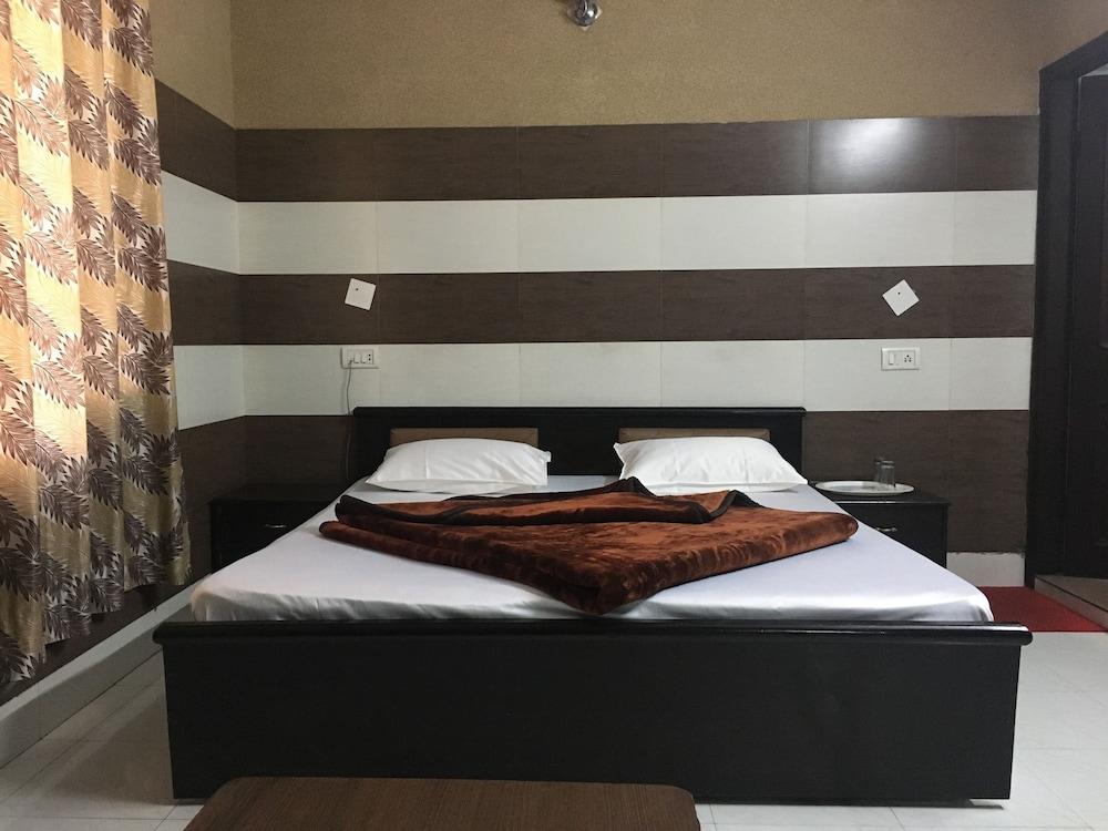 Hotel Shri Amarnath Lodge - Featured Image