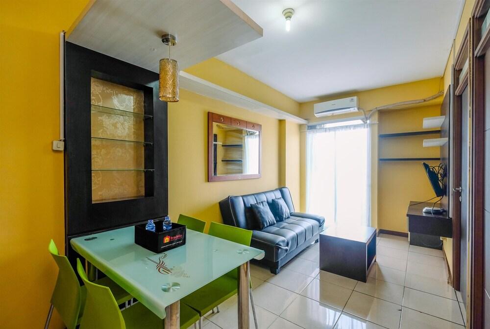 Homey And Minimalist 2Br At Bogor Valley Apartment - Interior