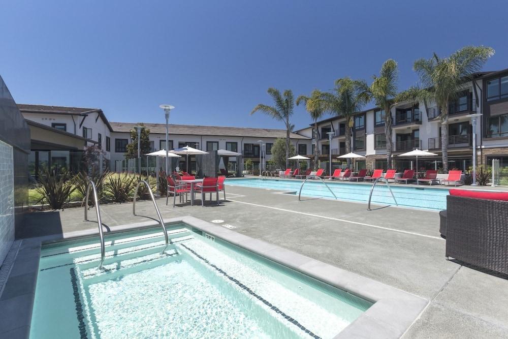Global Luxury Suites Sunnyvale North - Outdoor Pool