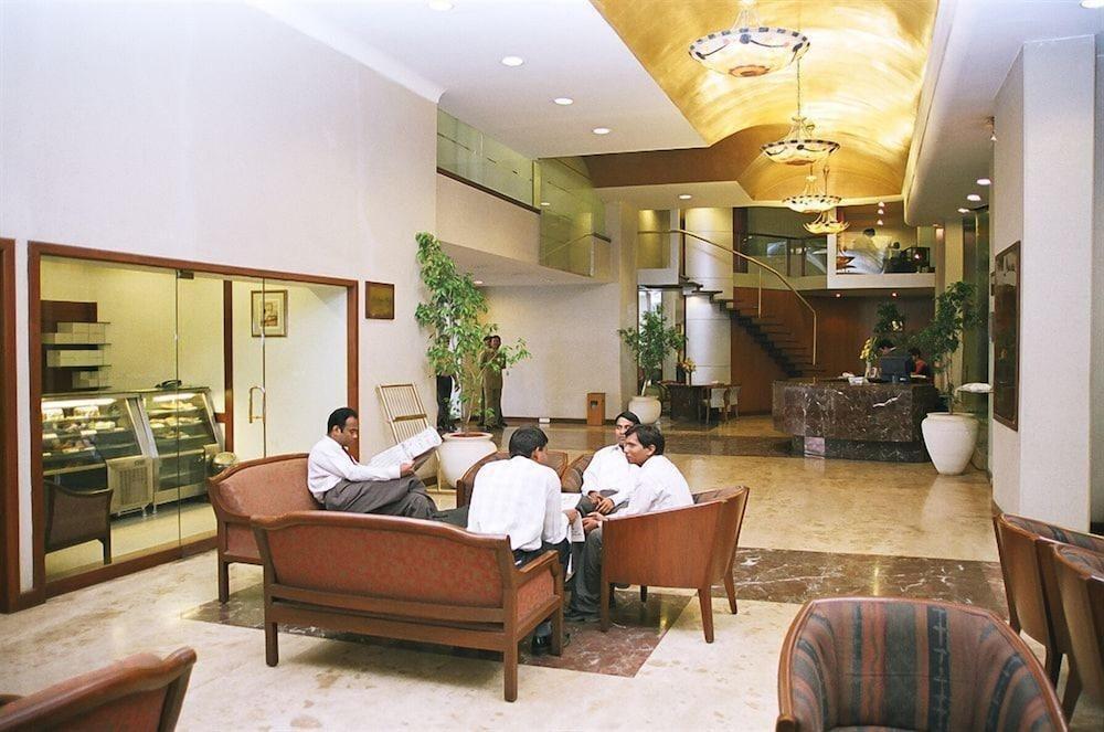 Hotel Aurora Towers - Lobby Sitting Area
