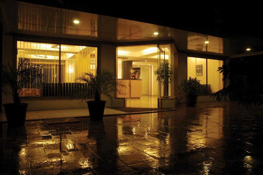 Skylon Hotel - Featured Image