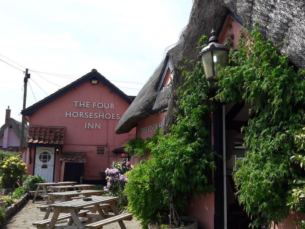 The Four Horseshoes - Exterior