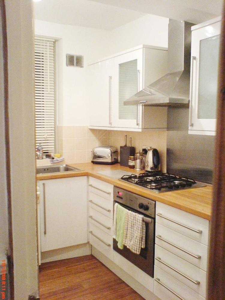 Stylish 2 Bed Between Camden Town & Primrose Hill - Private kitchen
