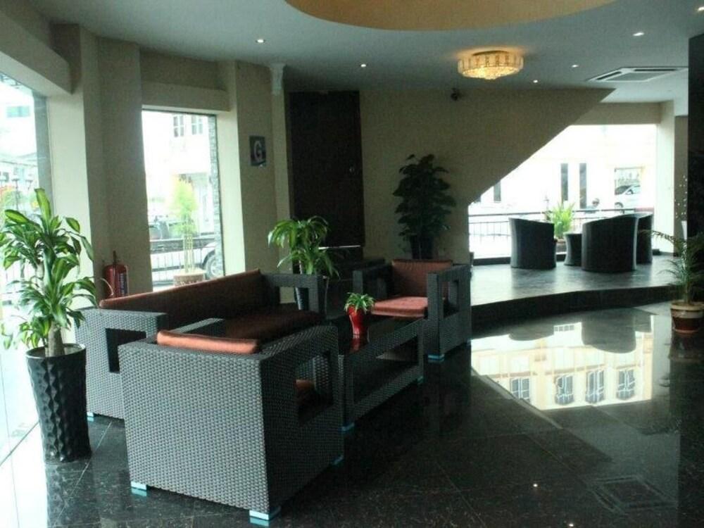 Vistana Micassa Hotel - Lobby Sitting Area