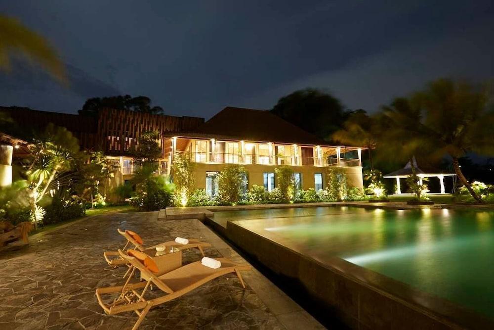 Amanuba Hotel & Resort Rancamaya - Sundeck