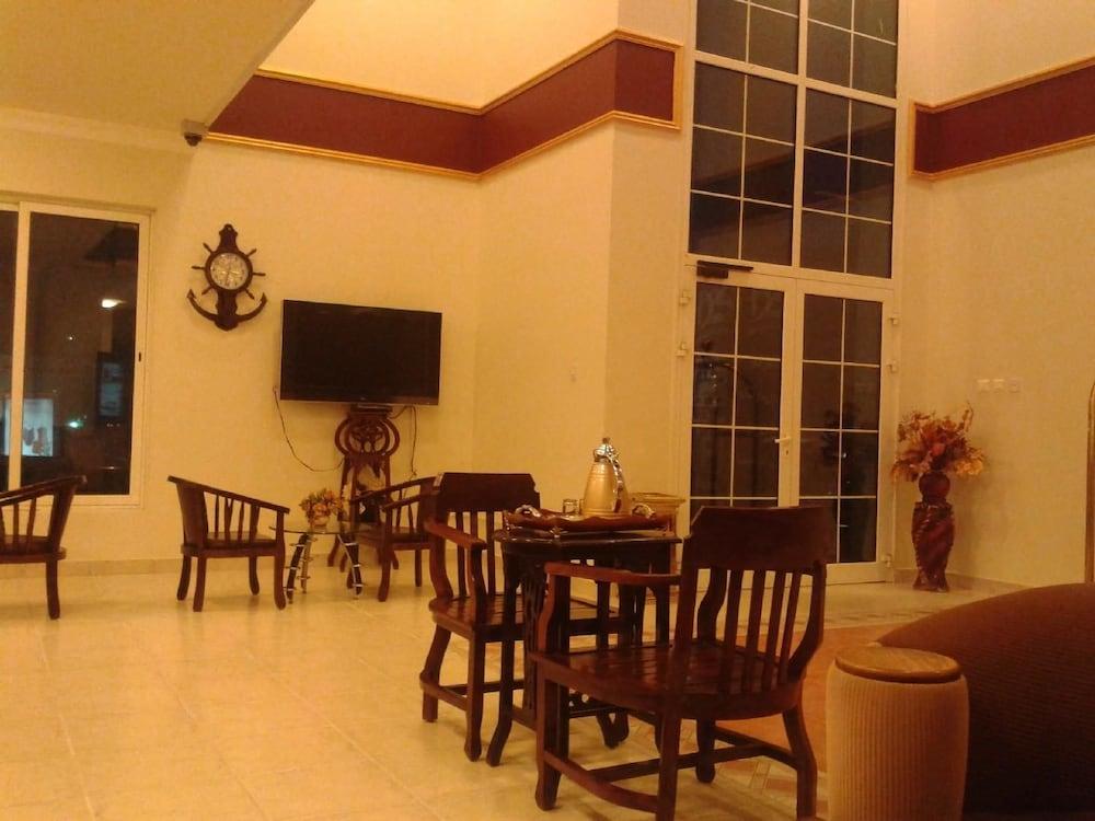 Akaduniya Furnished Apartments 3 - Lobby Sitting Area