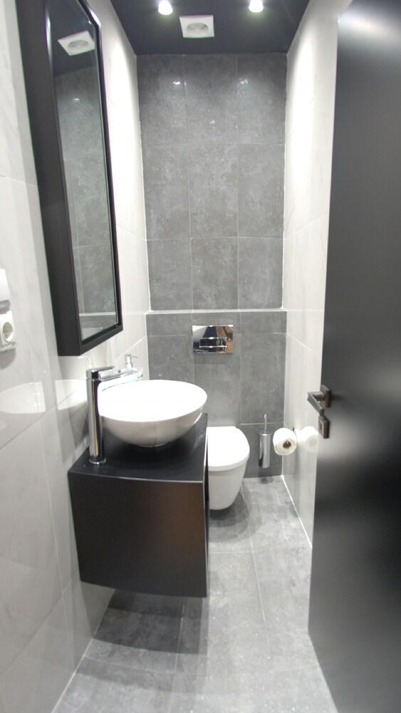 Limani Luxury Apartment Beachfront 2 - Bathroom