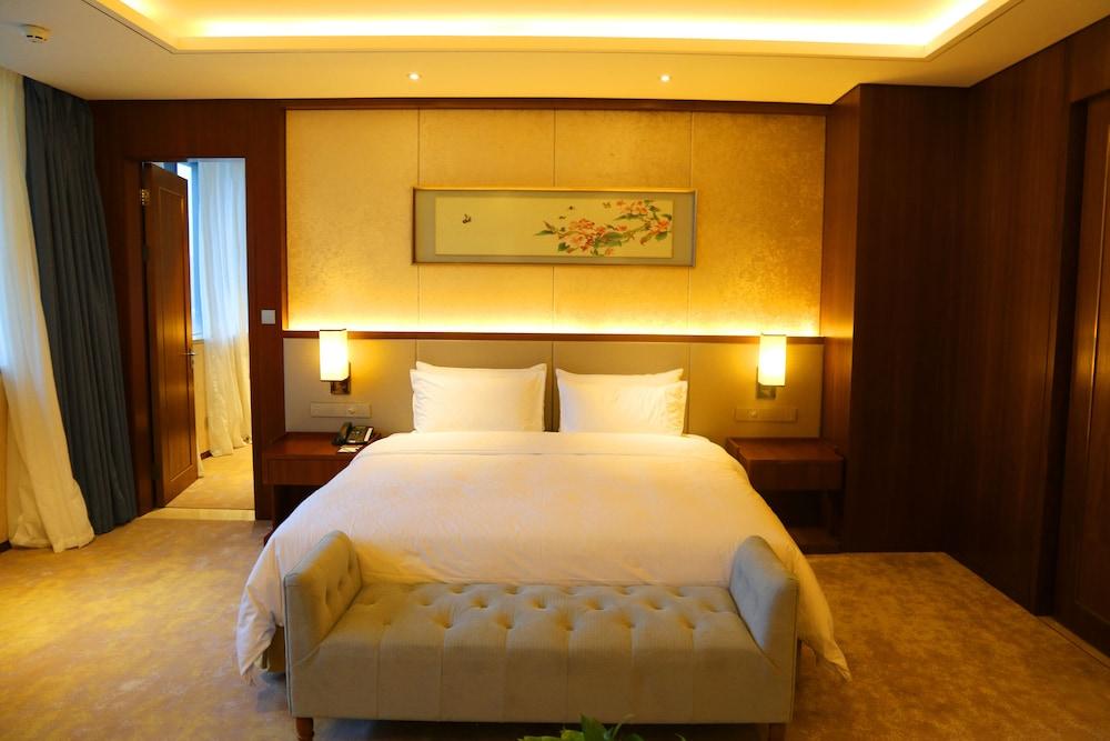 Jinling Shihu Garden Hotel Suzhou - Featured Image