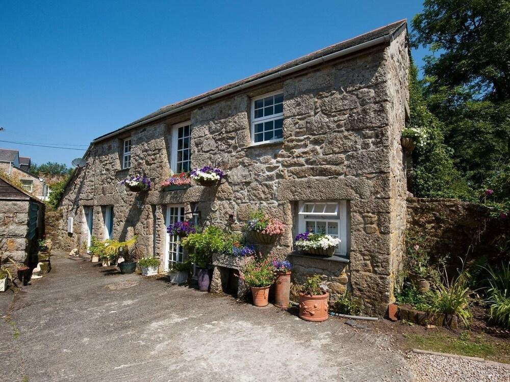 St Ives BnB at Chypons Farm - Property Grounds