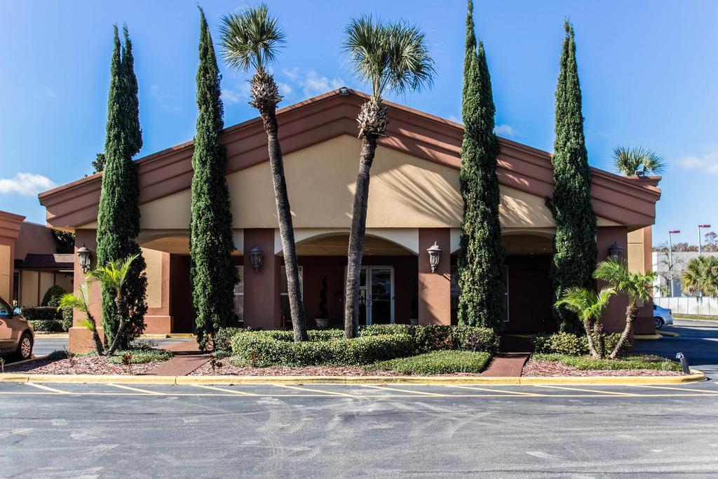 Econo Lodge Inn & Suites Near Florida Mall - null
