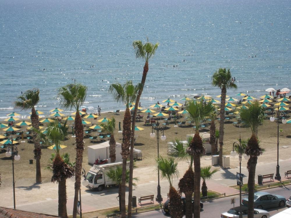 Larnaca Bay Suites - Featured Image