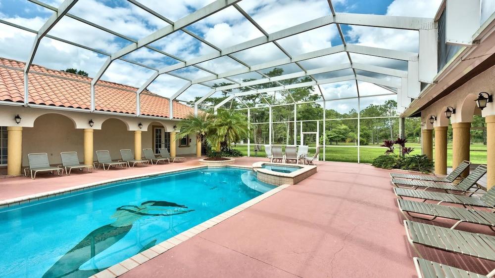 Parisian 3 Bedroom Holiday Home by Naples Florida - Outdoor Pool