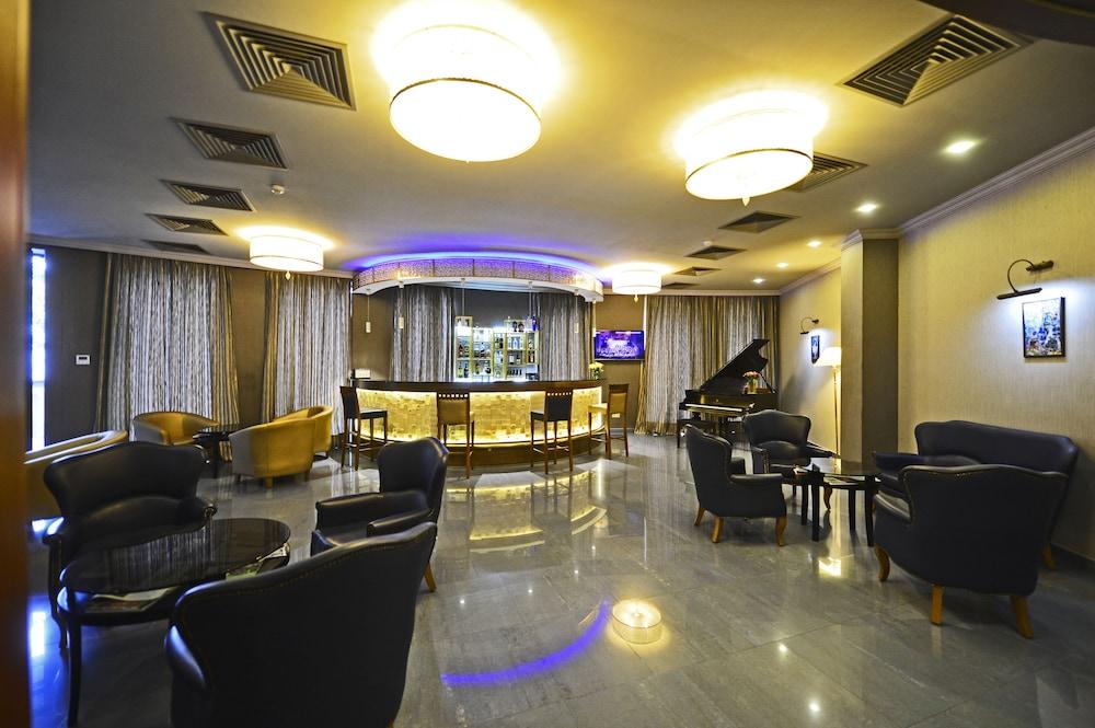 Astoria Tbilisi Hotel - Lobby Sitting Area