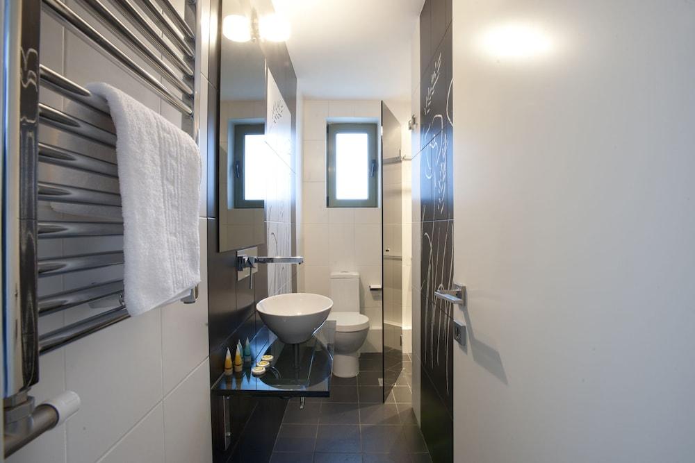 Voula, Modern, Minimal and Stylish Apartment - Bathroom