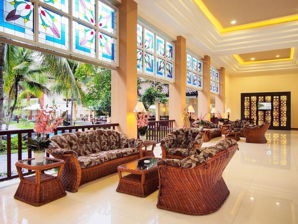 The Arnawa Hotel - Lobby Sitting Area