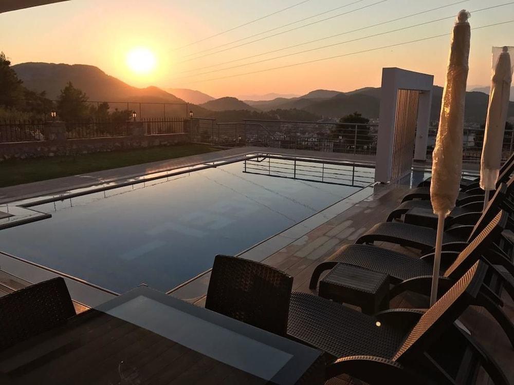 Villa Sunset - Outdoor Pool
